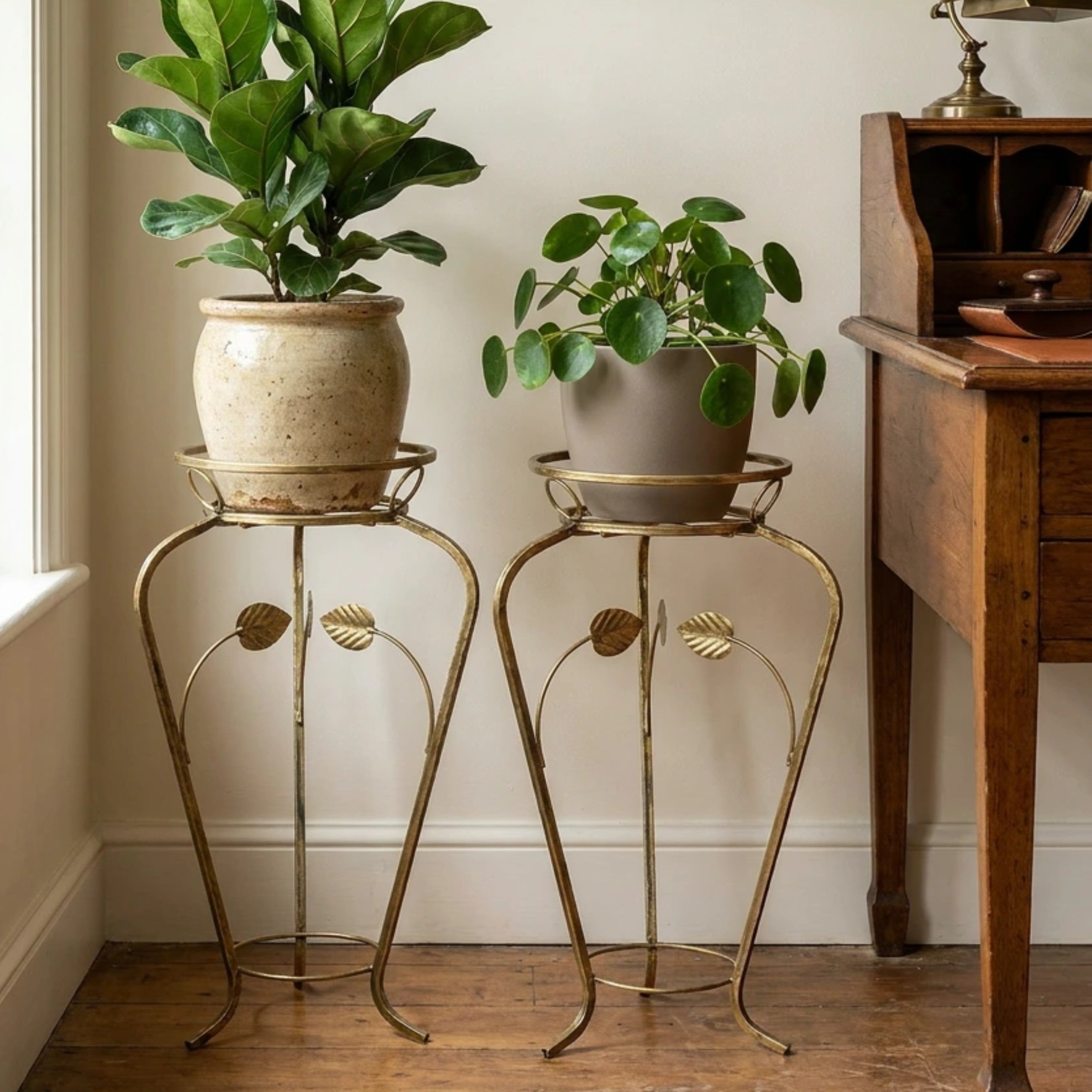 Kwietnik metalowy stojący klasyczny retro  FLORA 58 złota patyna HGDECO
